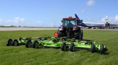 schulte rotomulchmaaier roto mulch mulchen maaier klepelen groenbemester verkleinen bladrammenas japanse haver major spearhead mcconnel hoge capaciteit stoppelbewerking maisstoppel bermen natuurterrein vliegveld